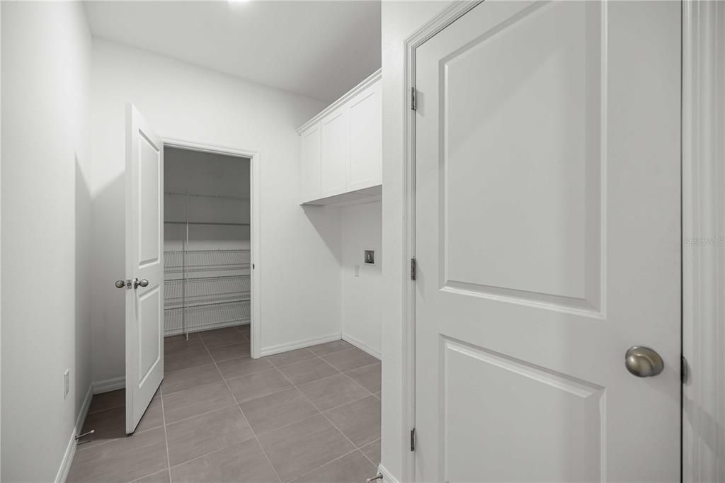 For Sale: $465,000 (4 beds, 3 baths, 2550 Square Feet)