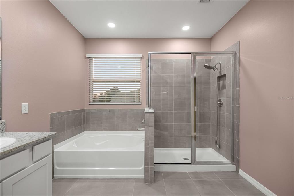 For Sale: $465,000 (4 beds, 3 baths, 2550 Square Feet)