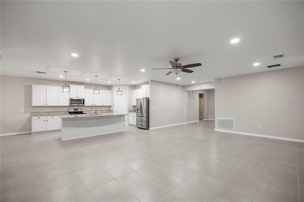 For Sale: $465,000 (4 beds, 3 baths, 2550 Square Feet)
