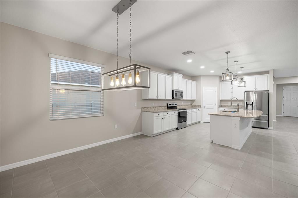 For Sale: $465,000 (4 beds, 3 baths, 2550 Square Feet)