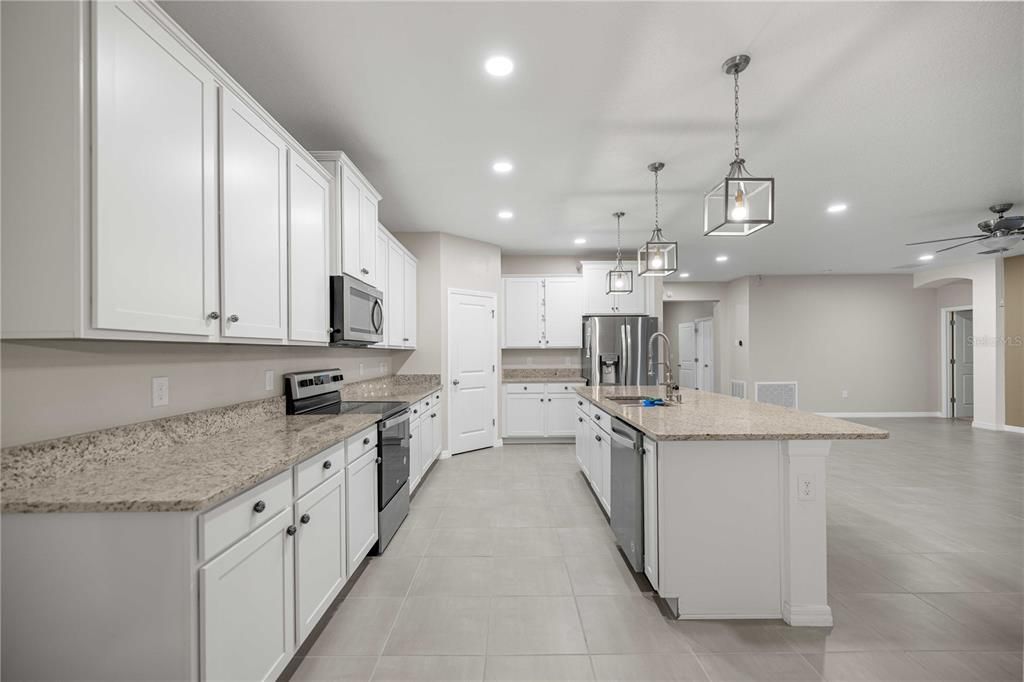 For Sale: $465,000 (4 beds, 3 baths, 2550 Square Feet)