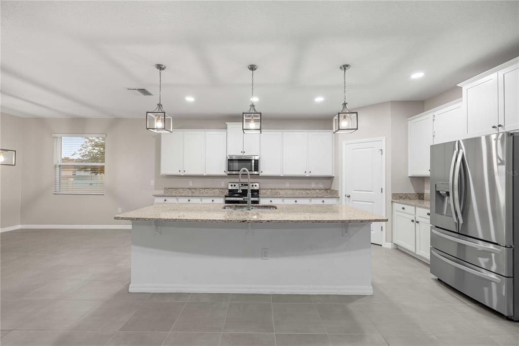 For Sale: $465,000 (4 beds, 3 baths, 2550 Square Feet)