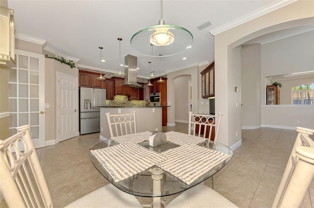 For Sale: $699,000 (3 beds, 2 baths, 3125 Square Feet)