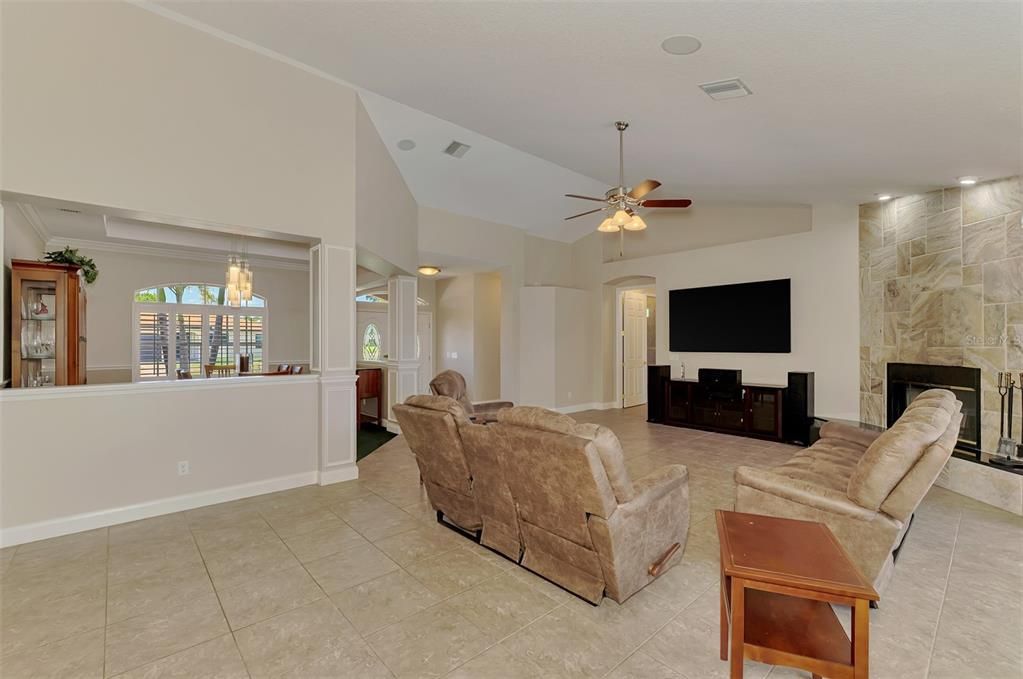 For Sale: $699,000 (3 beds, 2 baths, 3125 Square Feet)