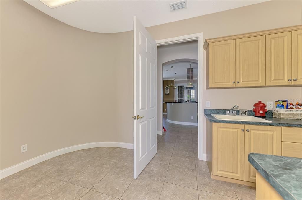 For Sale: $699,000 (3 beds, 2 baths, 3125 Square Feet)