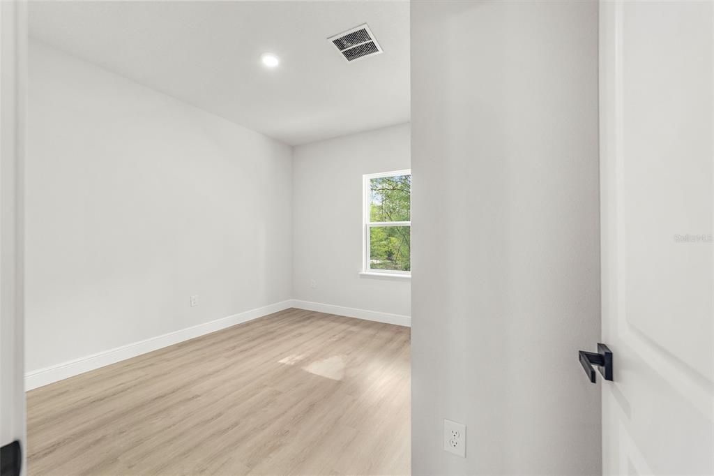 En Venta: $293,000 (4 camas, 2 baños, 1833 Pies cuadrados)