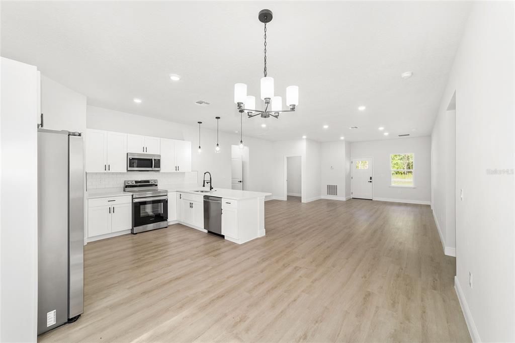 En Venta: $293,000 (4 camas, 2 baños, 1833 Pies cuadrados)