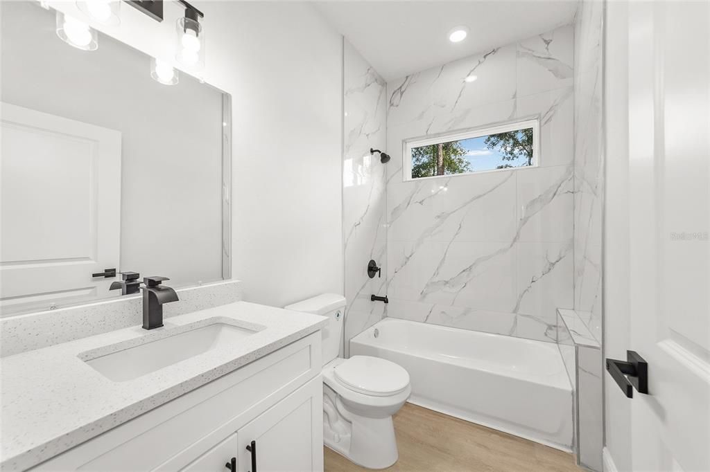 En Venta: $293,000 (4 camas, 2 baños, 1833 Pies cuadrados)