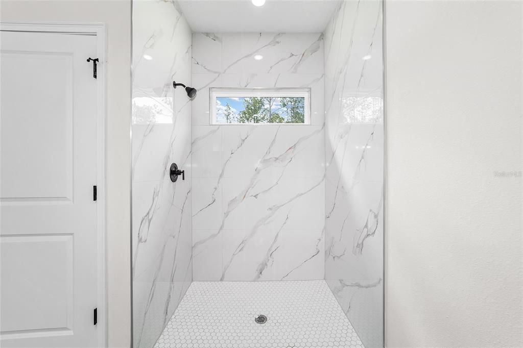 En Venta: $293,000 (4 camas, 2 baños, 1833 Pies cuadrados)