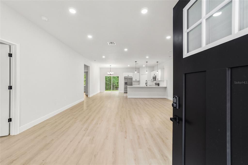 En Venta: $293,000 (4 camas, 2 baños, 1833 Pies cuadrados)