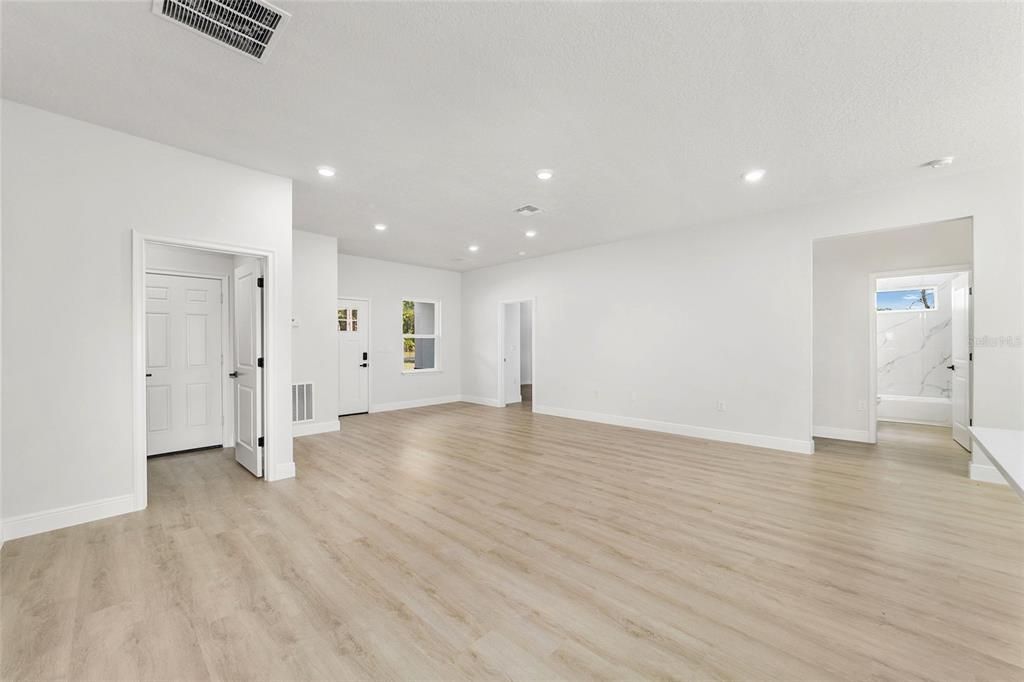 En Venta: $293,000 (4 camas, 2 baños, 1833 Pies cuadrados)