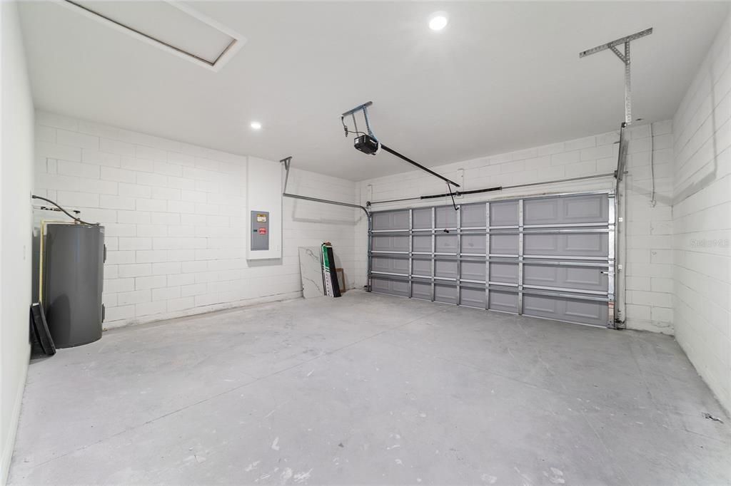 En Venta: $293,000 (4 camas, 2 baños, 1833 Pies cuadrados)