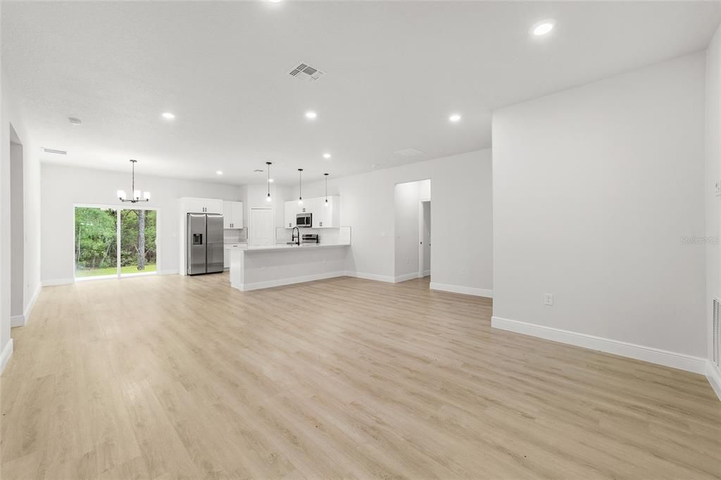 En Venta: $293,000 (4 camas, 2 baños, 1833 Pies cuadrados)