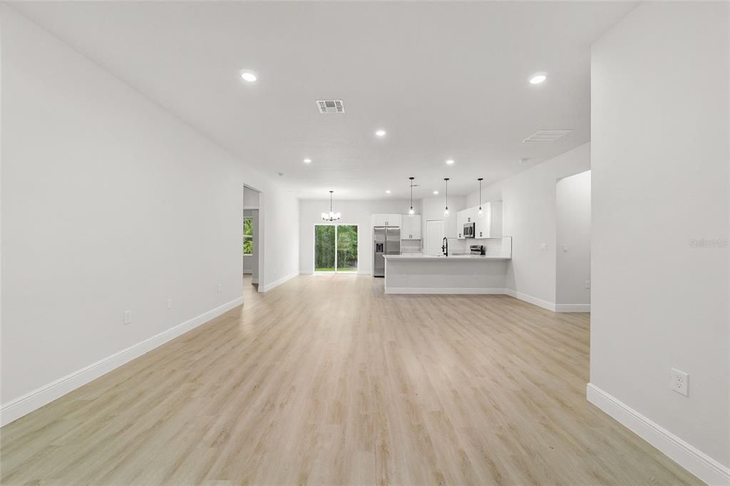 En Venta: $293,000 (4 camas, 2 baños, 1833 Pies cuadrados)