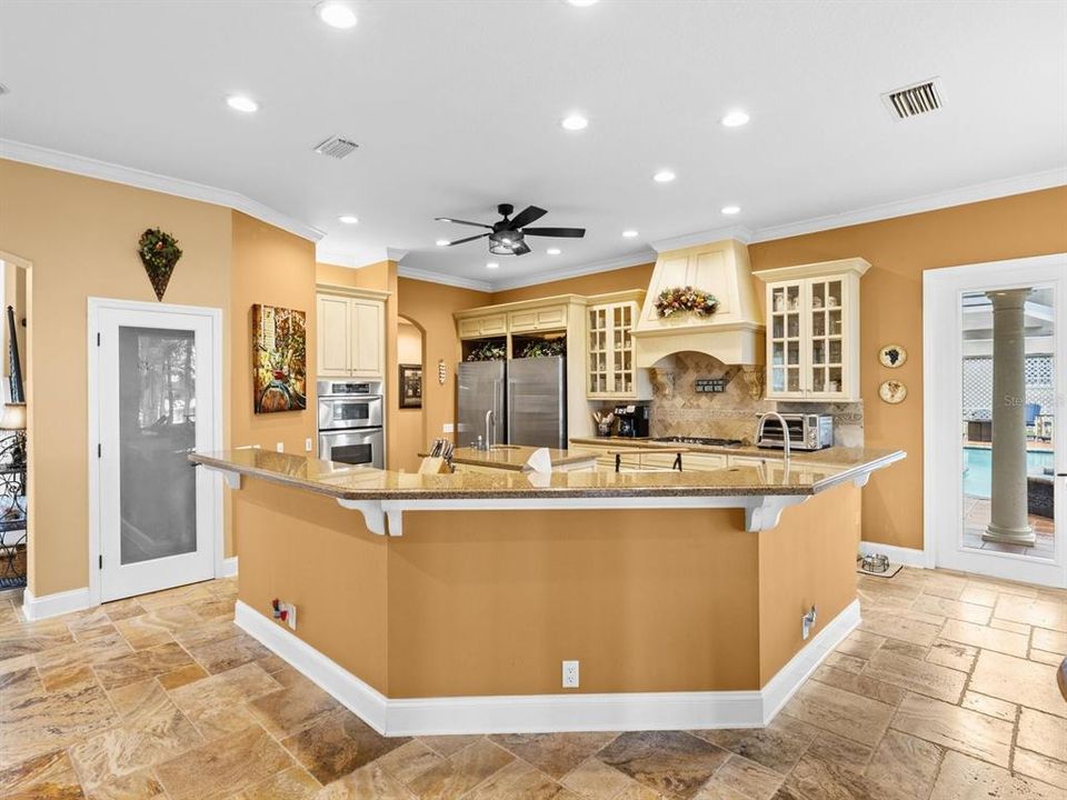 For Sale: $2,000,000 (5 beds, 7 baths, 5628 Square Feet)