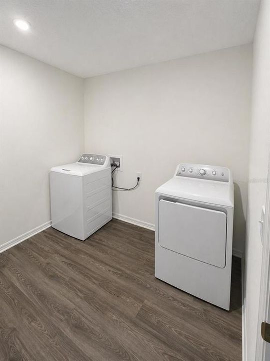 For Sale: $289,900 (3 beds, 2 baths, 1570 Square Feet)