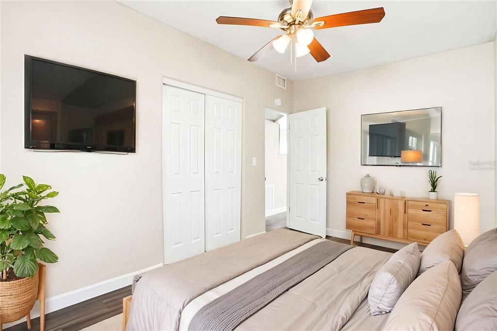 For Sale: $209,950 (2 beds, 1 baths, 754 Square Feet)