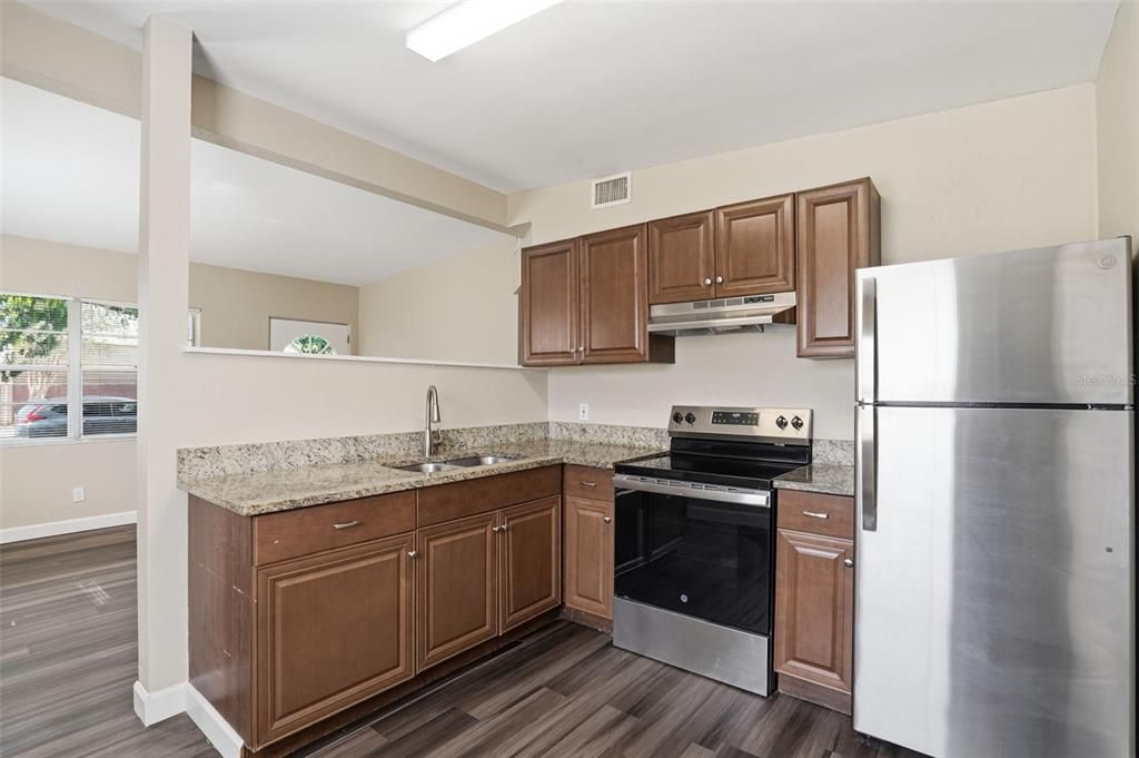 For Sale: $209,950 (2 beds, 1 baths, 754 Square Feet)