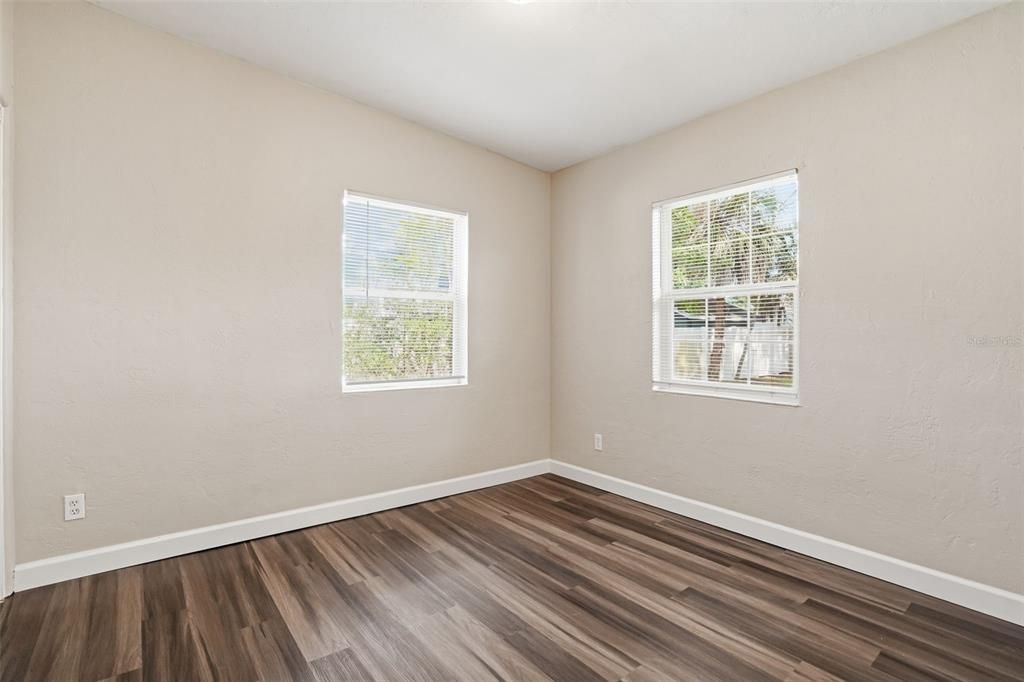 For Sale: $209,950 (2 beds, 1 baths, 754 Square Feet)