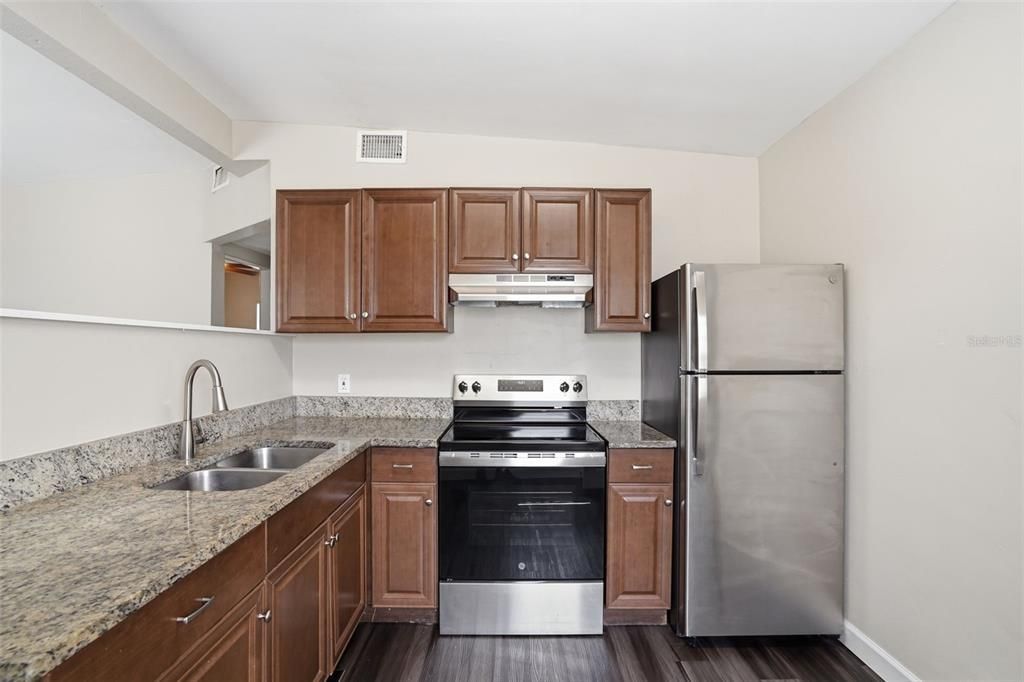 For Sale: $209,950 (2 beds, 1 baths, 754 Square Feet)