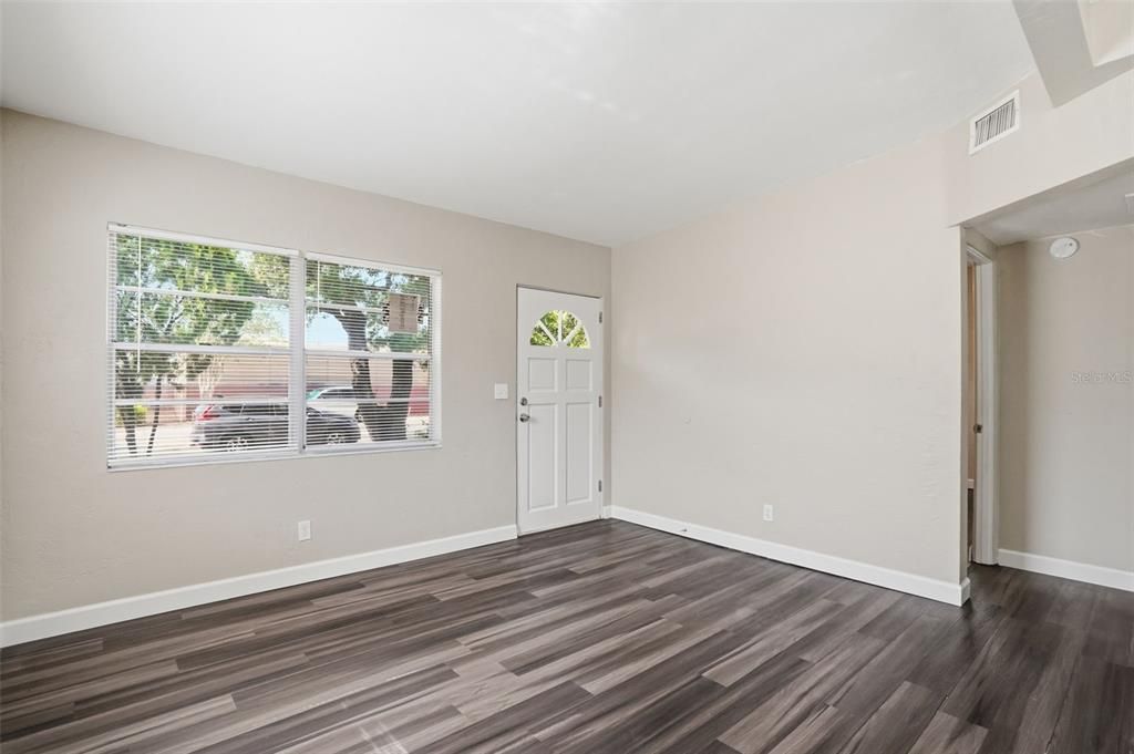 For Sale: $209,950 (2 beds, 1 baths, 754 Square Feet)