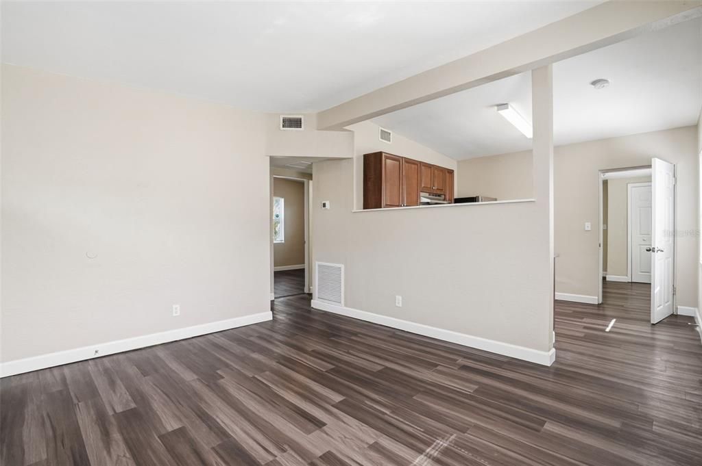 For Sale: $209,950 (2 beds, 1 baths, 754 Square Feet)