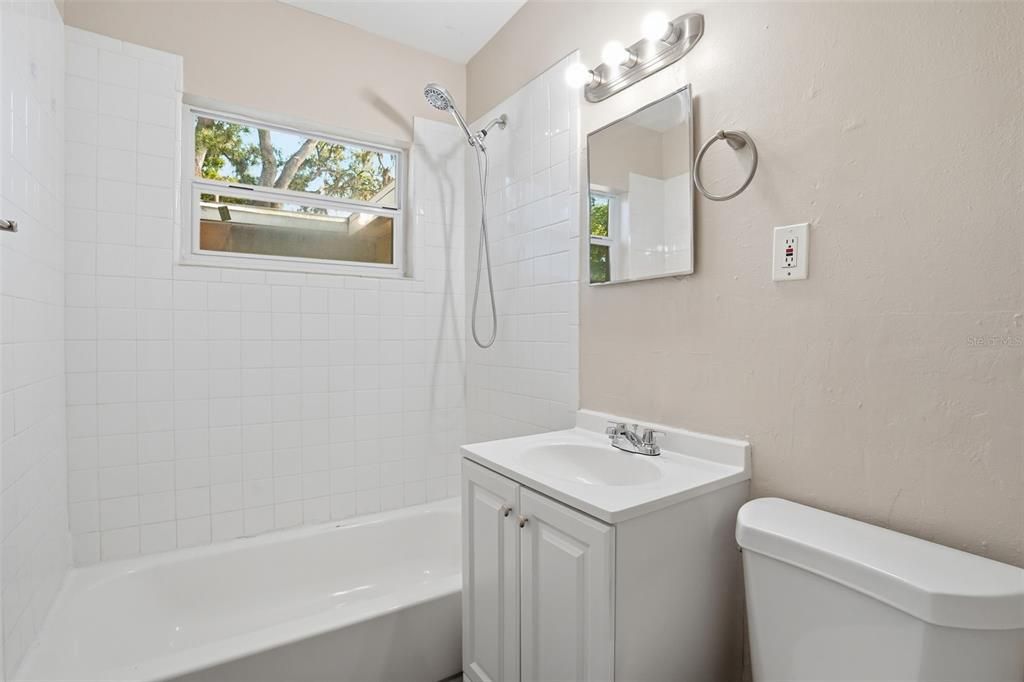 For Sale: $209,950 (2 beds, 1 baths, 754 Square Feet)