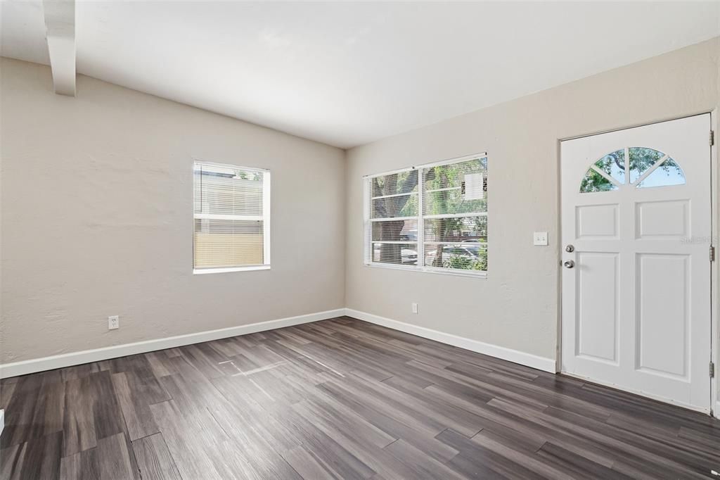 For Sale: $209,950 (2 beds, 1 baths, 754 Square Feet)