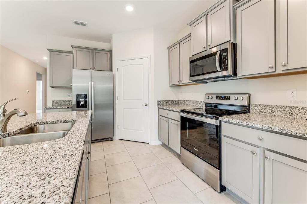 For Rent: $2,500 (3 beds, 2 baths, 1722 Square Feet)