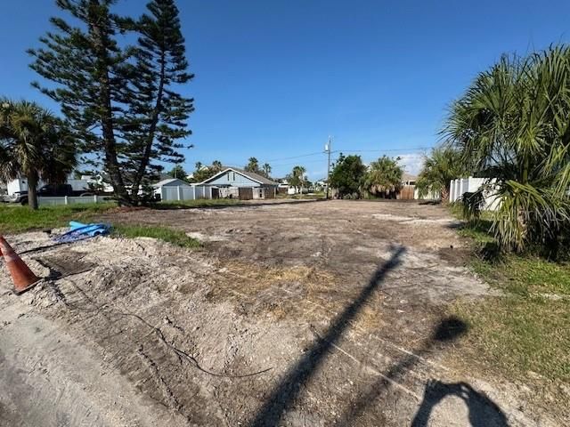 For Sale: $435,000 (0.17 acres)