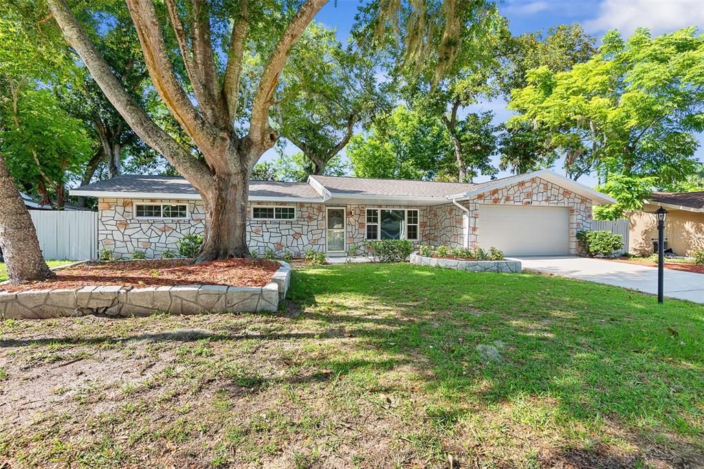 For Sale: $334,900 (3 beds, 2 baths, 1633 Square Feet)