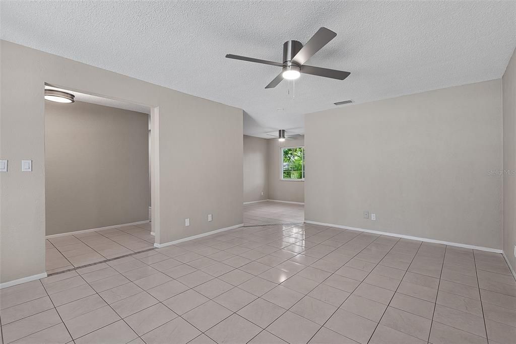 For Sale: $334,900 (3 beds, 2 baths, 1633 Square Feet)