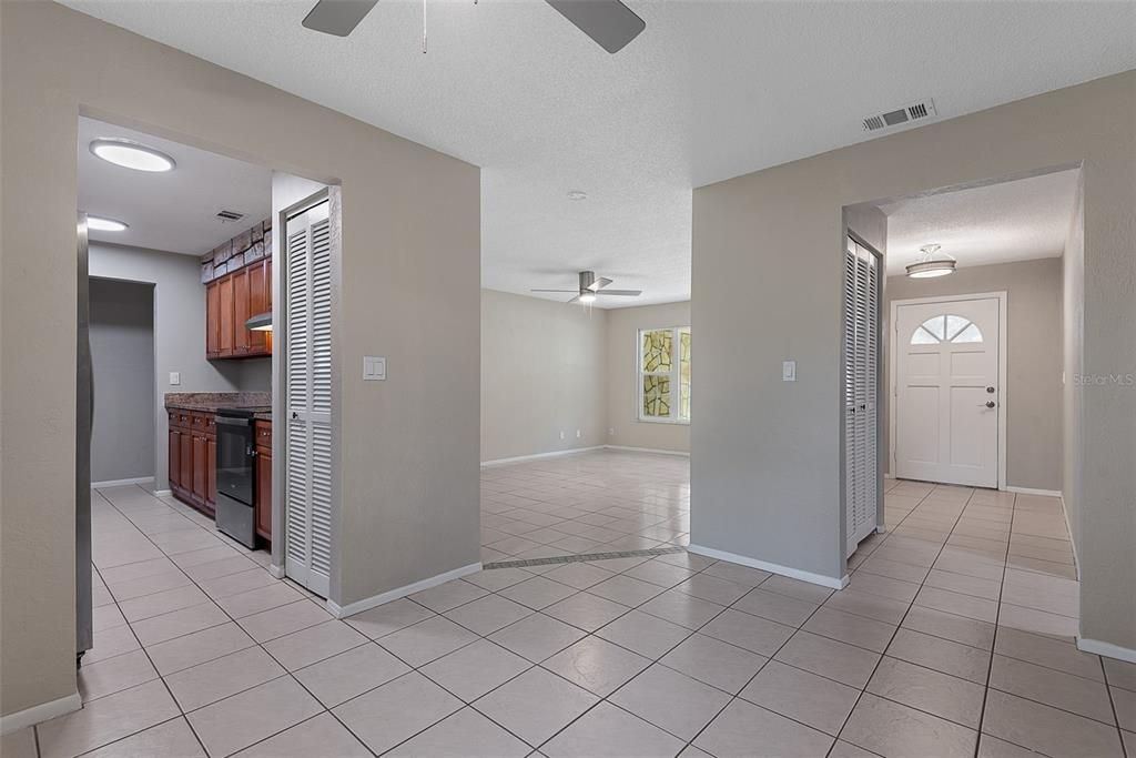 For Sale: $334,900 (3 beds, 2 baths, 1633 Square Feet)