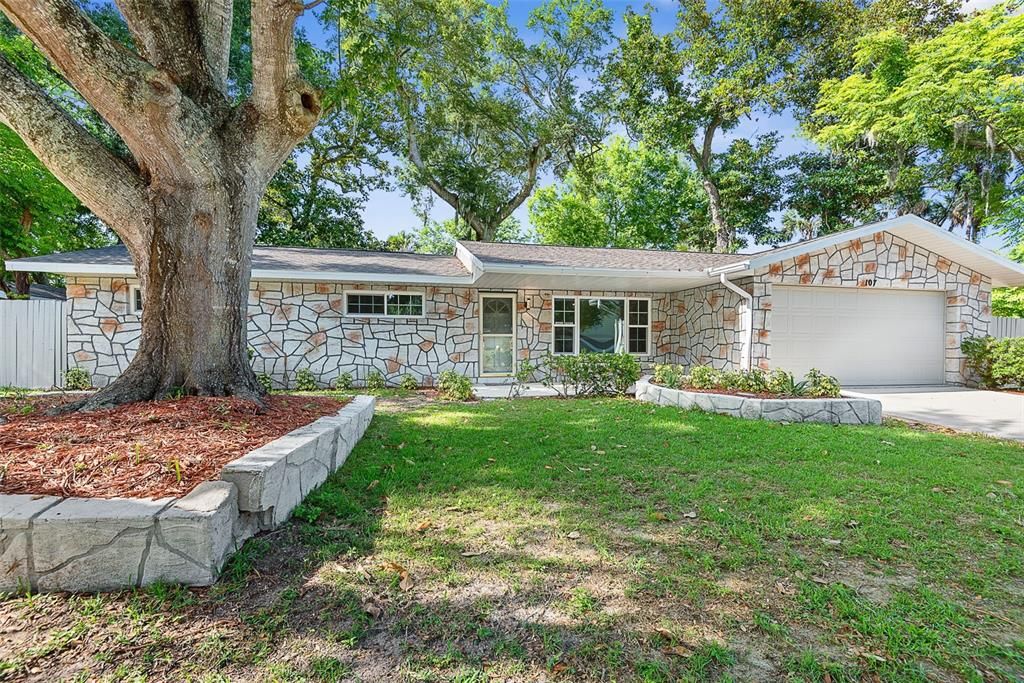 For Sale: $334,900 (3 beds, 2 baths, 1633 Square Feet)
