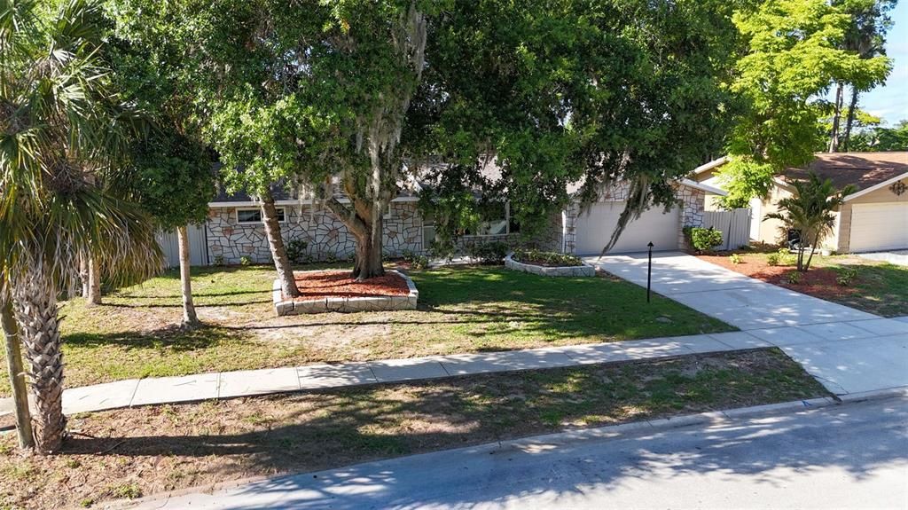 For Sale: $334,900 (3 beds, 2 baths, 1633 Square Feet)