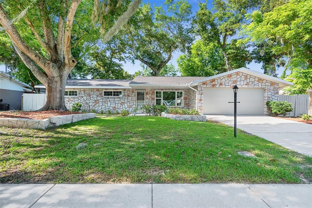 For Sale: $334,900 (3 beds, 2 baths, 1633 Square Feet)