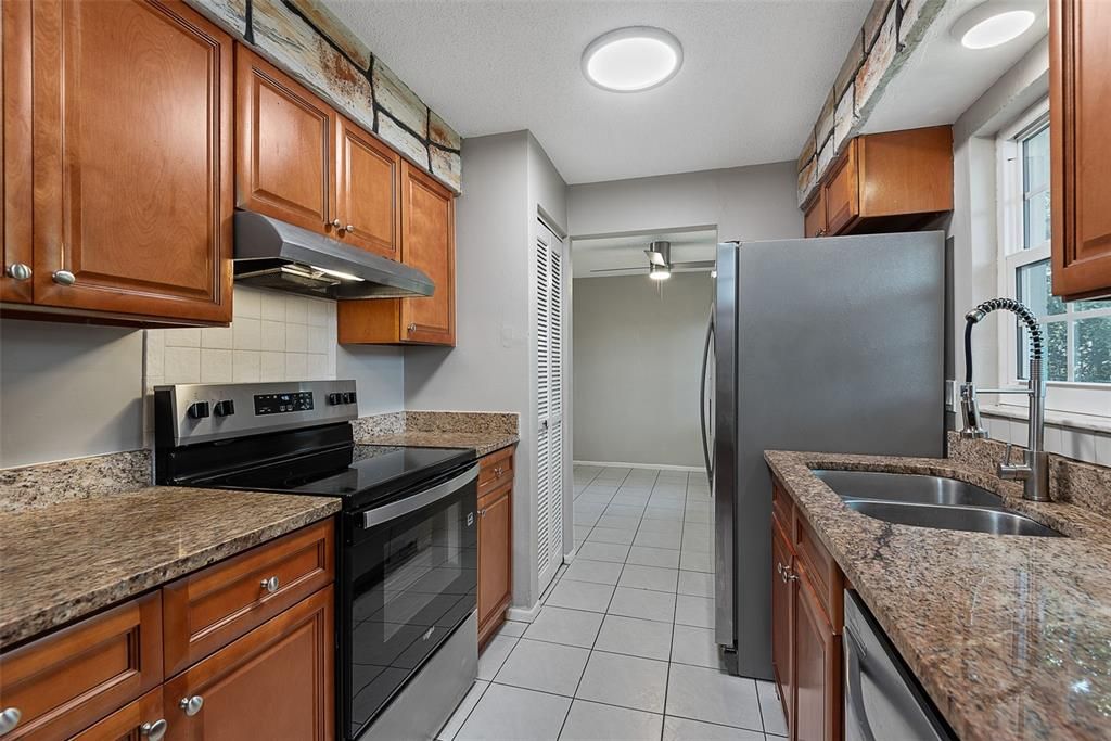 For Sale: $334,900 (3 beds, 2 baths, 1633 Square Feet)