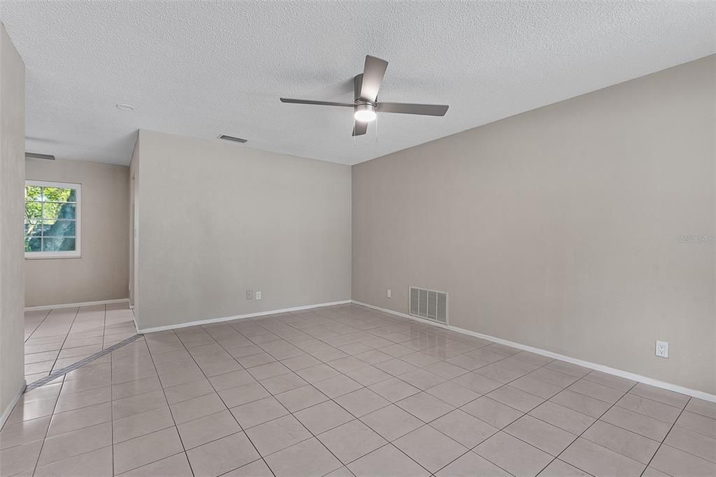 For Sale: $334,900 (3 beds, 2 baths, 1633 Square Feet)