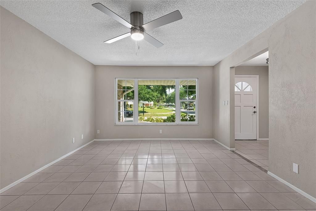 For Sale: $334,900 (3 beds, 2 baths, 1633 Square Feet)