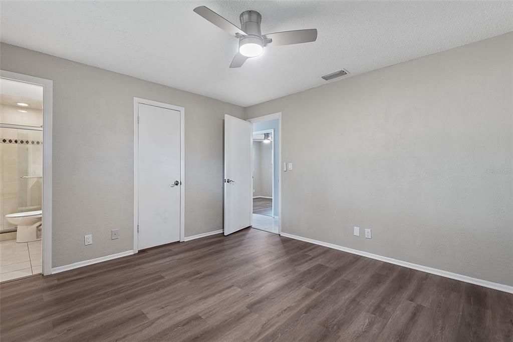 For Sale: $334,900 (3 beds, 2 baths, 1633 Square Feet)