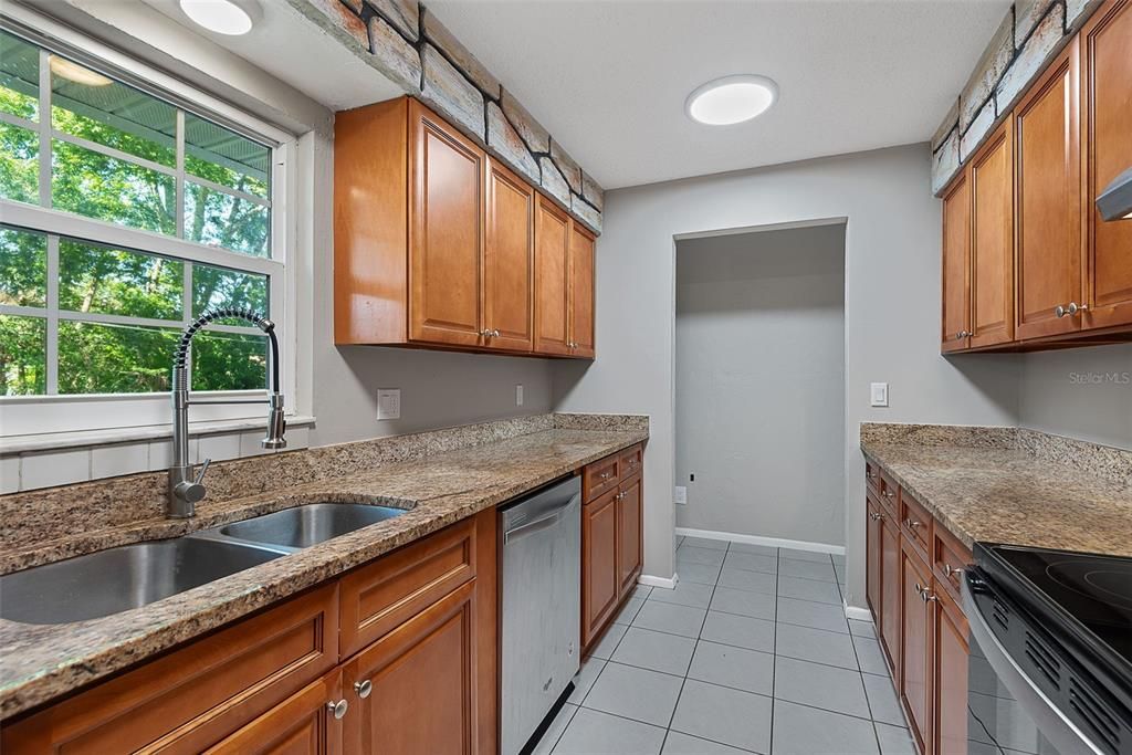 For Sale: $334,900 (3 beds, 2 baths, 1633 Square Feet)