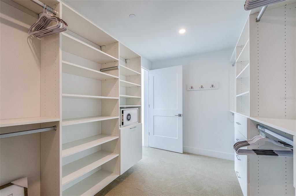 For Rent: $14,500 (3 beds, 3 baths, 2618 Square Feet)