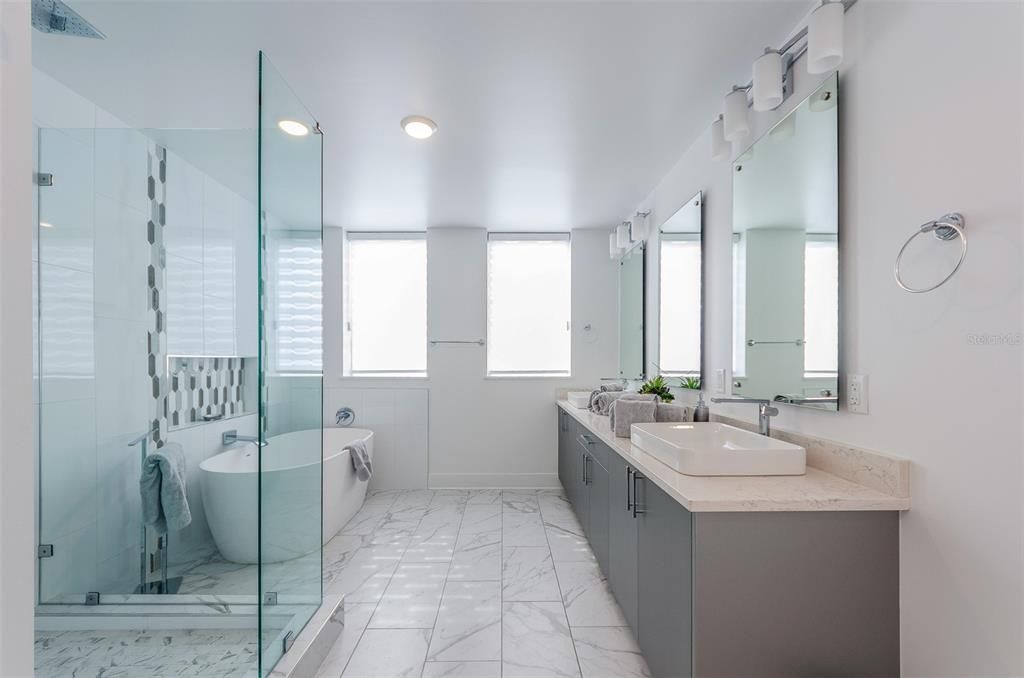 For Rent: $14,500 (3 beds, 3 baths, 2618 Square Feet)