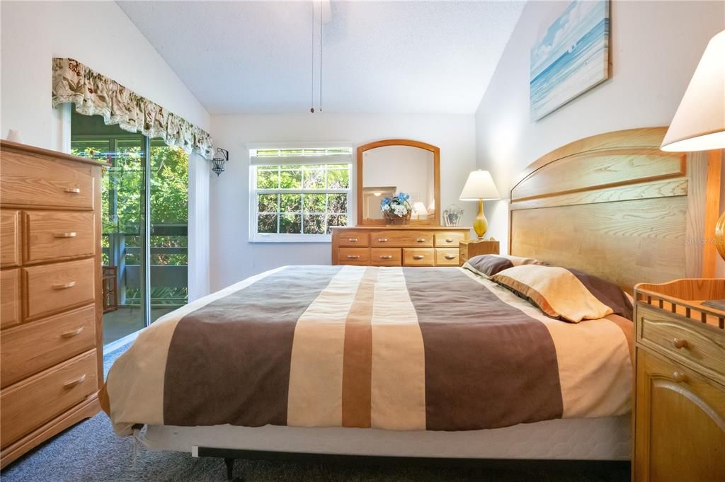For Sale: $450,000 (2 beds, 2 baths, 1028 Square Feet)