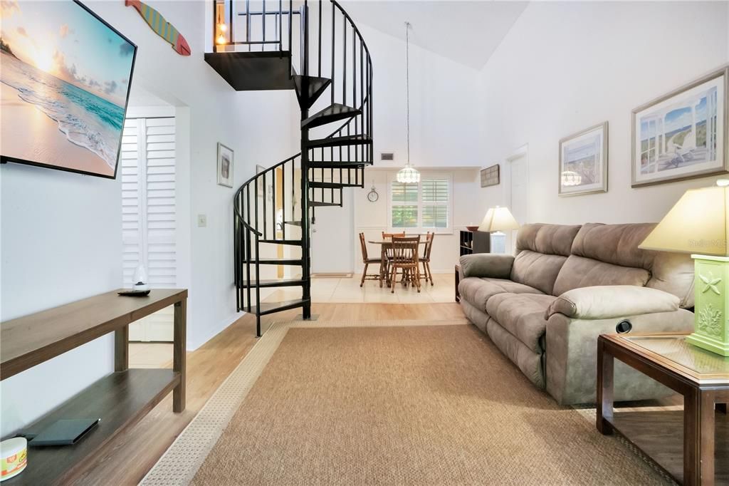 For Sale: $450,000 (2 beds, 2 baths, 1028 Square Feet)