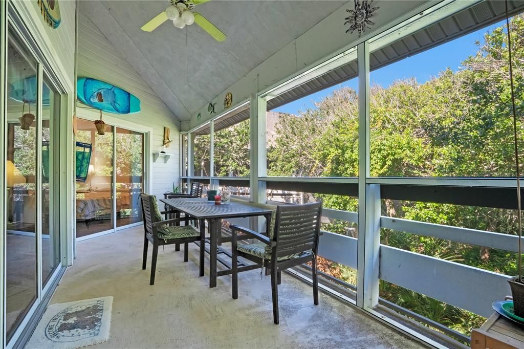 For Sale: $450,000 (2 beds, 2 baths, 1028 Square Feet)