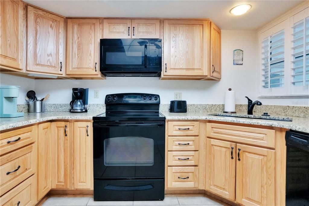 For Sale: $450,000 (2 beds, 2 baths, 1028 Square Feet)