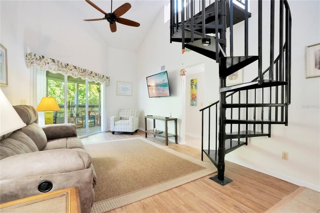 For Sale: $450,000 (2 beds, 2 baths, 1028 Square Feet)