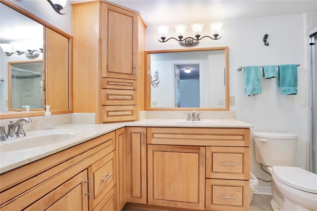 For Sale: $450,000 (2 beds, 2 baths, 1028 Square Feet)
