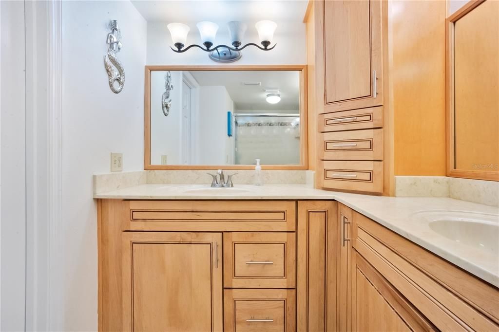 For Sale: $450,000 (2 beds, 2 baths, 1028 Square Feet)
